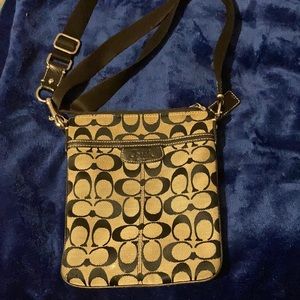 COACH SIGNATURE CROSSBODY BAG!! Black and Tan.